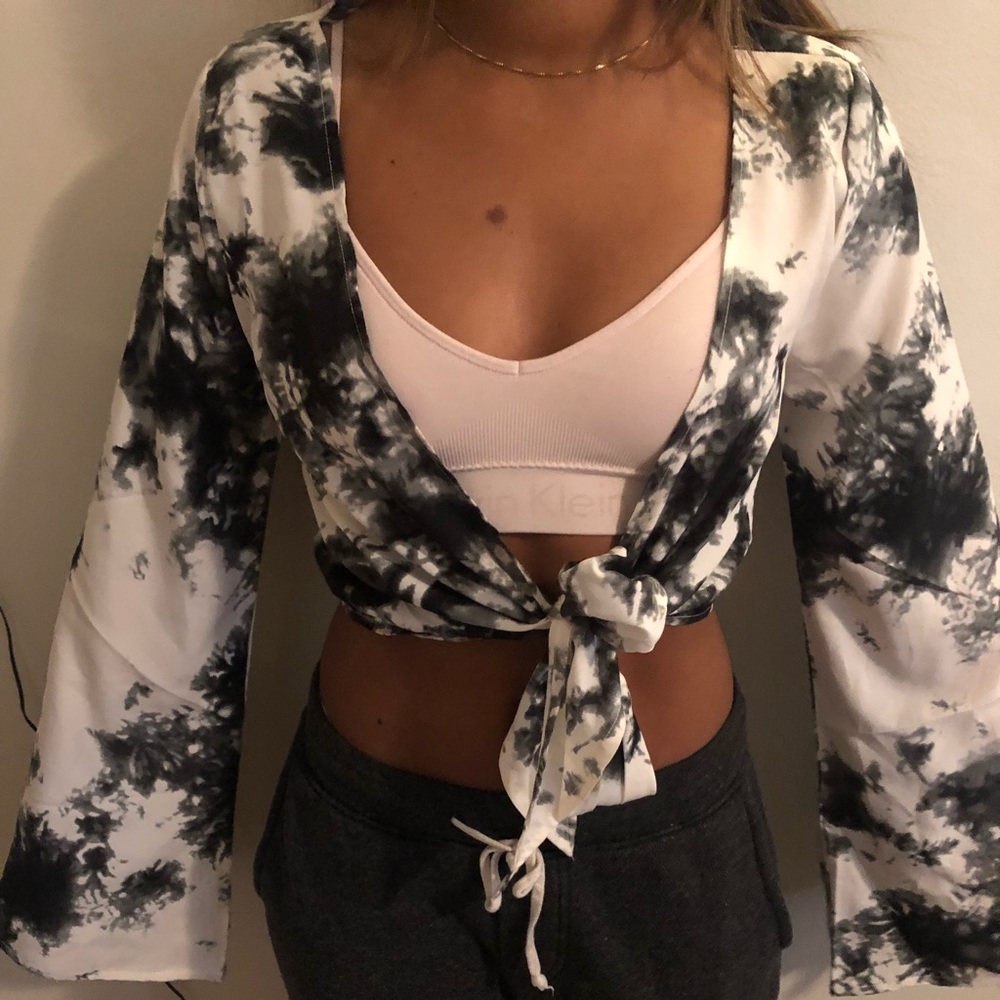 Black and white bell sleeve front tie  crop top